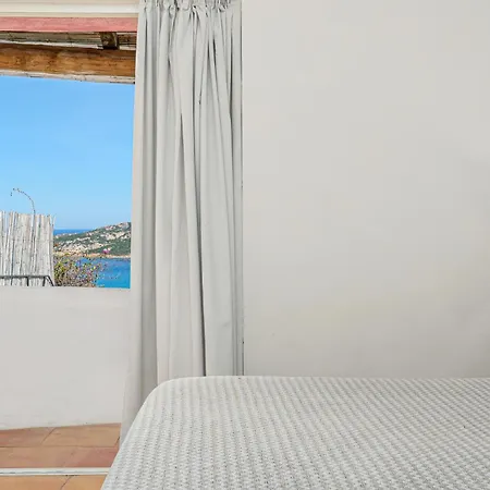 Anna Oda ve Kahvaltı Porto Cervo